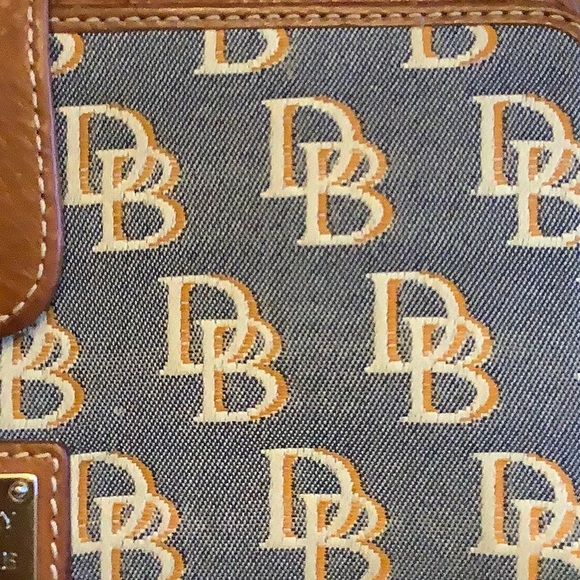 Dooney & Bourke wallet used many sections - Picture 2 of 10
